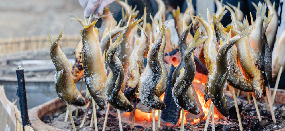 鮎の塩焼きは炭火が最高です