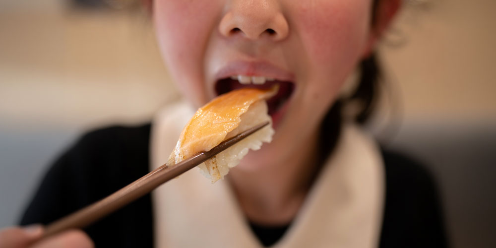 回転寿司のサーモンは安全？寄生虫や養殖の仕組み