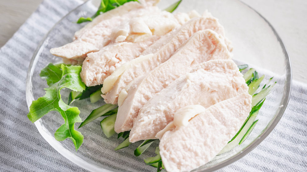 サラダチキンや蒸し鶏はムネ肉が向いている