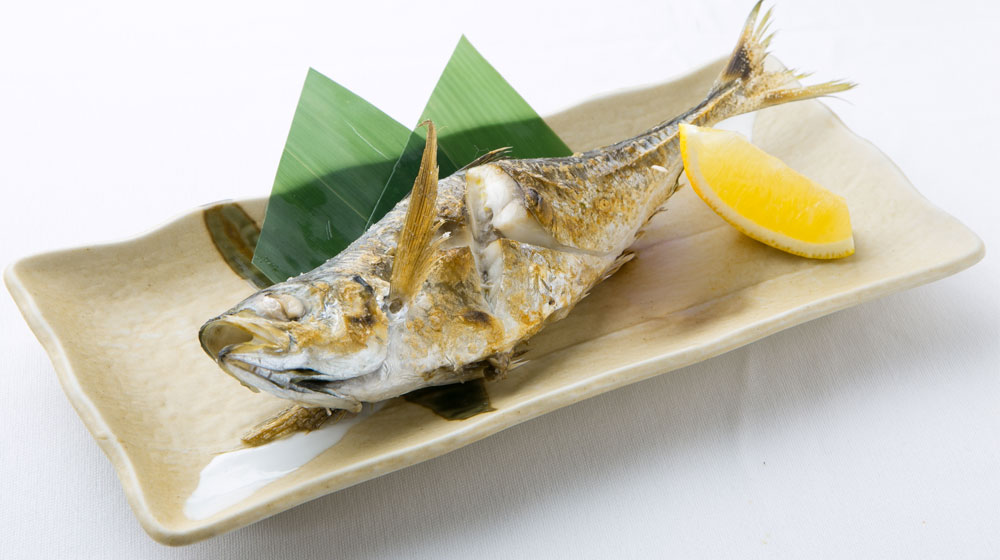 塩焼きは脂ののった中型アジに向く
