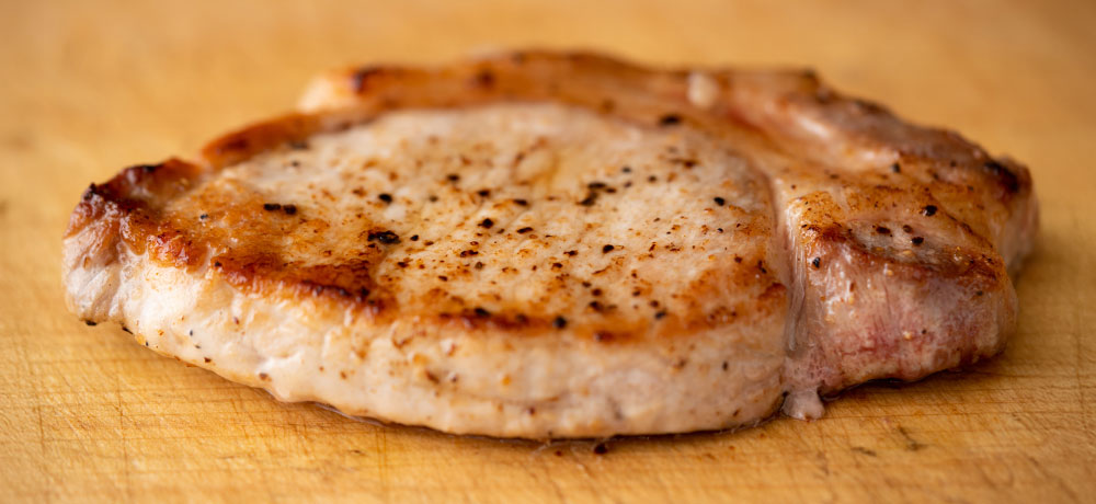 焼き上げ後に肉を休ませて余熱でしっとり仕上げる