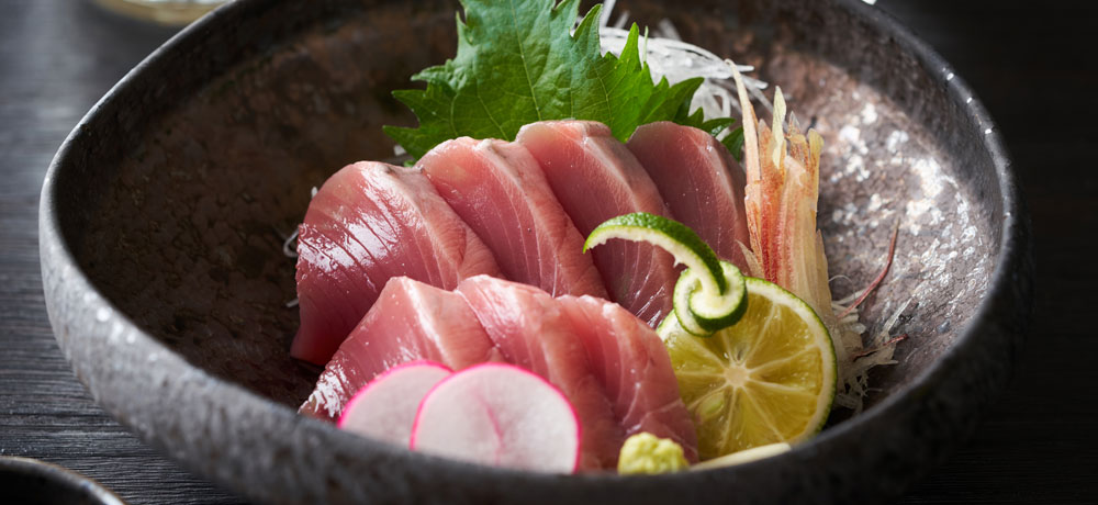 刺身に「つま」が添えられている理由