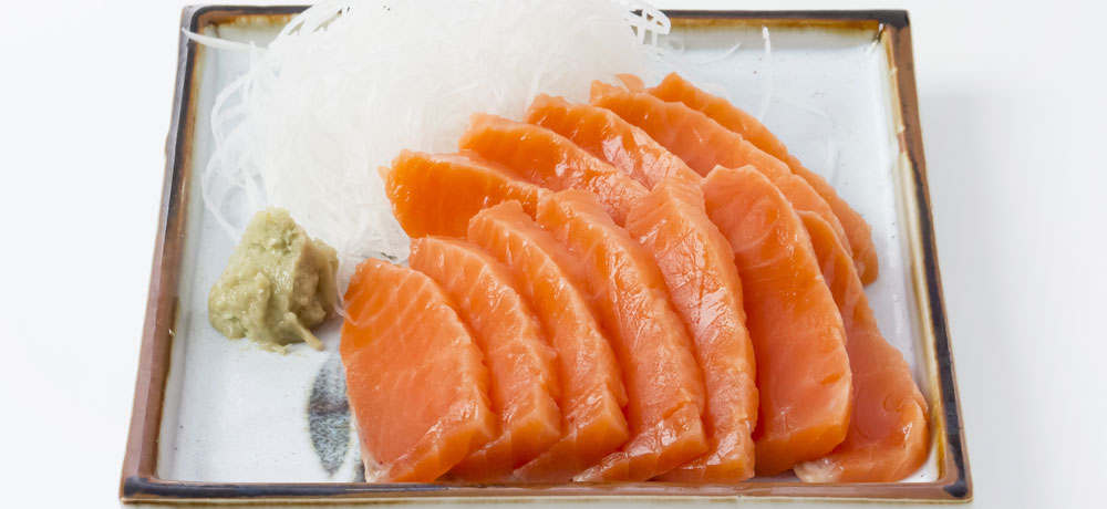 ニジマスを海で養殖したトラウトサーモン