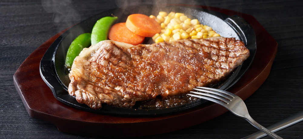 ステーキが熱い鉄板で出てくるときはどうしたらいいい？