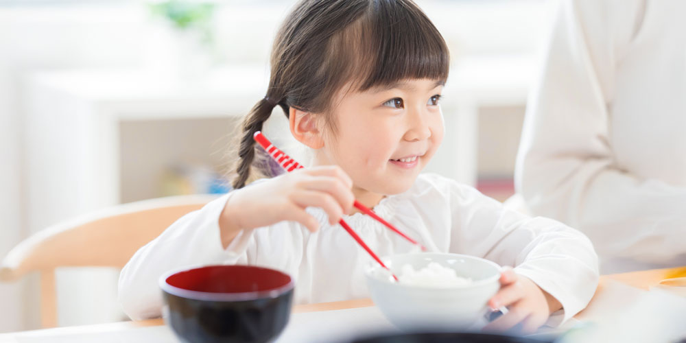 子どもが食べやすいのはイワシとアジどっち？