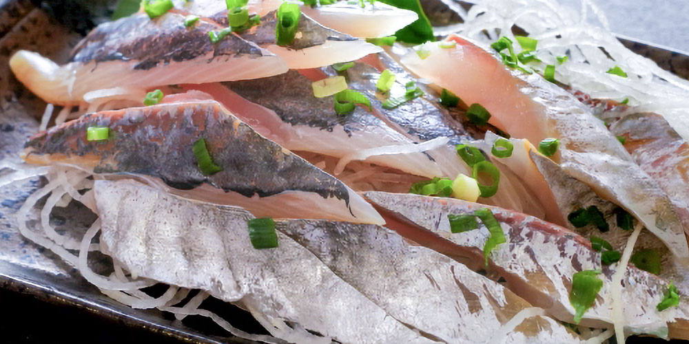 イワシとアジの身質と食感の違い