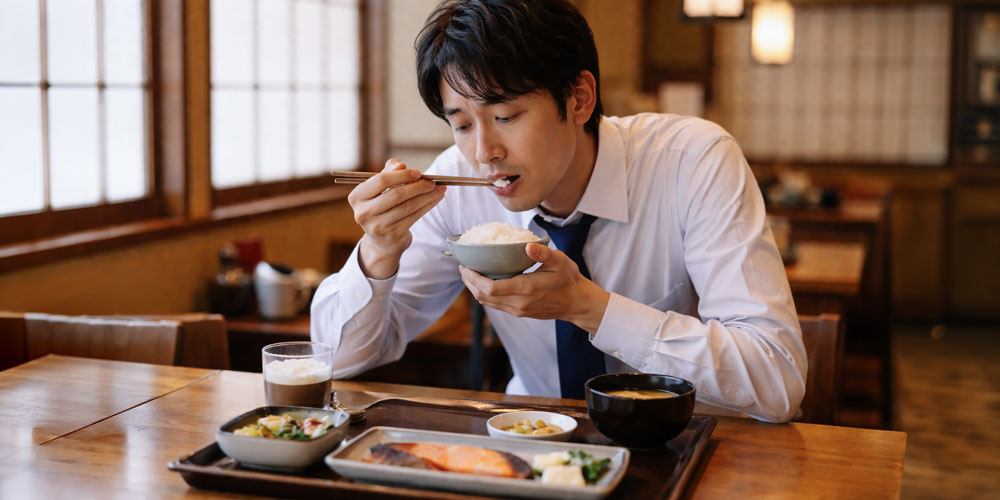 なぜ肘をつくと「だらしなく」見えるのか